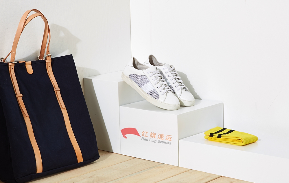 16583693116201.jpg 攝圖網(wǎng)_500512259_配飾鞋包靜物(企業(yè)商用)_副本.jpg